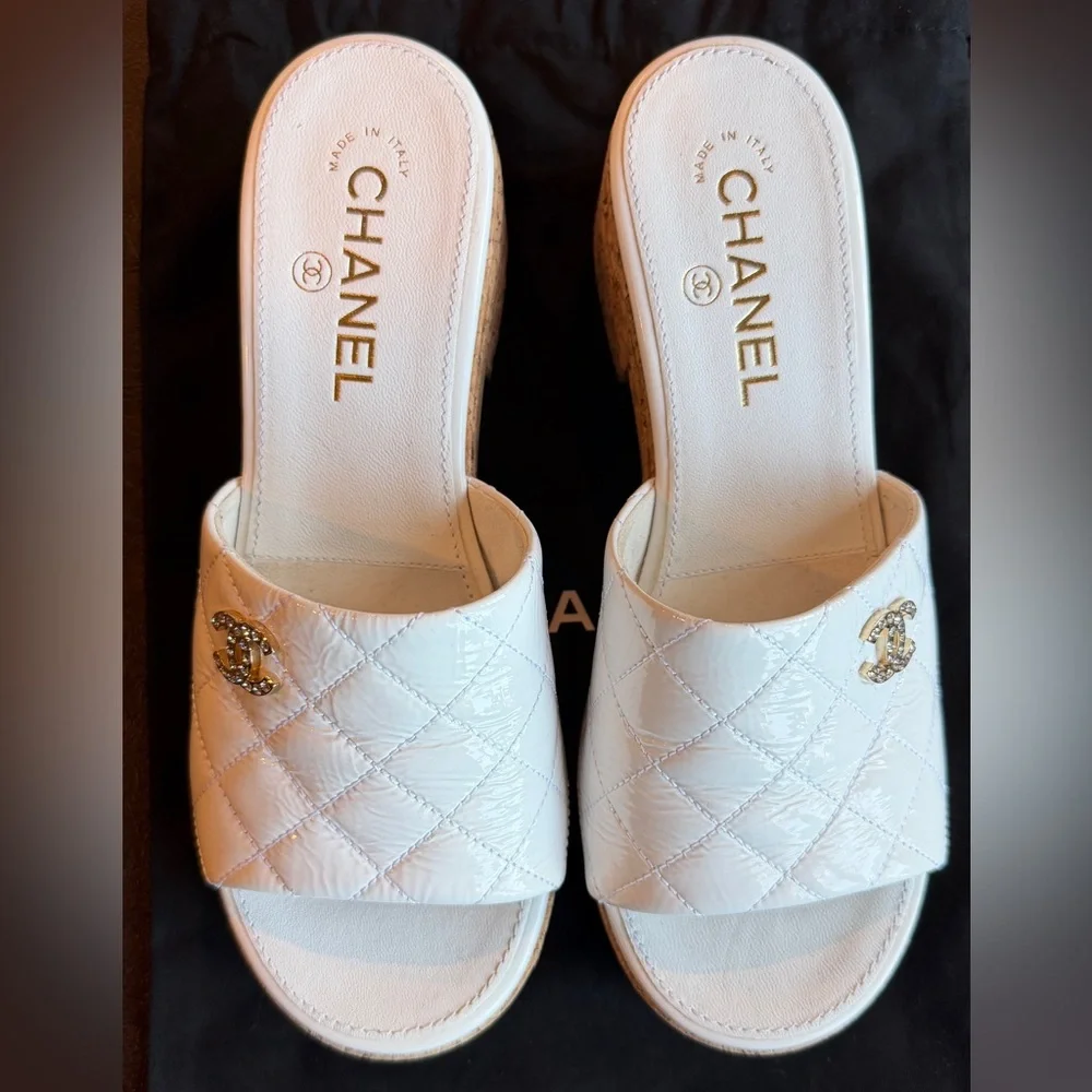 🤍Chanel🤍25C Patent Leather and Cork Heeled Sandals